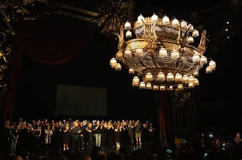 With Cheers and Tears, ‘Phantom of the Opera’ Ends .